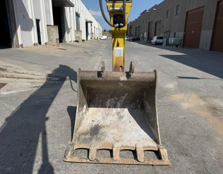 JCB 210 XLC **EPIROC HAMMER**